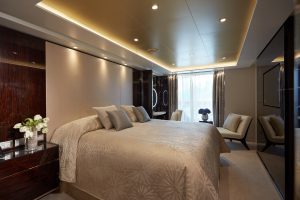Eine der luxuriösen Suiten an Bord der Seven Seas Explorer. Foto: Regent Seven Seas Cruises