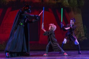 Beim Jedi-Training oder beim Verkleiden, jede Menge Spaß ist garantiert. Foto: Disney Cruise Line/Matt Stroshane