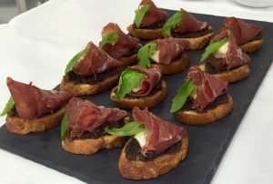 Leckere Tapas findet ihr im Terrace Café. Foto: Oceania Cruises