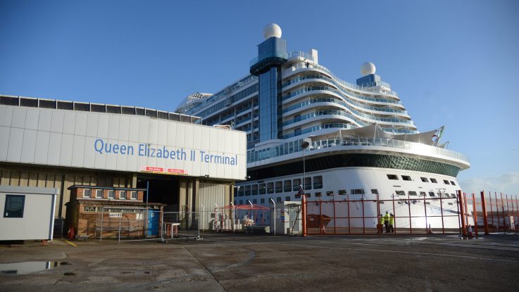 Die AIDAprima in Southampton. Sie macht am Queen Elisabeth II Terminal fest. Foto: lenthe/touristik-foto.de