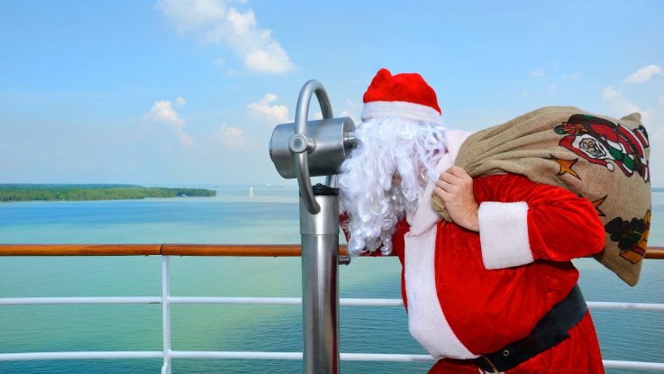 Weihnachten mit AIDA, der Weihnachtsmann wartet schon an Bord der Kussmundflotte. Foto: AIDA Cruises