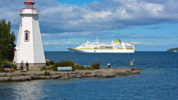 Exklusiv unterwegs auf den Great Lakes vor Tobermory in Kanada: Die Routen der "kleinen" Hamburg schaffen unvergessliche Erlebnisse. Foto: Plantours Kreuzfahrten
