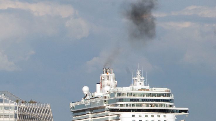 Ruß und Schadstoffe oder unternimmt die Kreuzfahrtindustrie genug? Foto:lenthe/touristik-foto.de