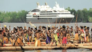 Die Ponant L'Austral bei Asmat in Papua Neuguinea. Foto: Ponant - Nathalie Michel