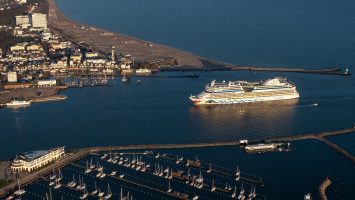 AIDAdiva eröffnet Kreuzfahrtsaison in Warnemünde. Foto: AIDA Cruises