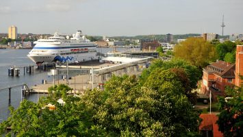 Die AIDAcara in Kiel. An vier ausgesuchten Terminen stehen Schiffsbesichtigungen auf dem Programm. Foto: AIDA Cruises