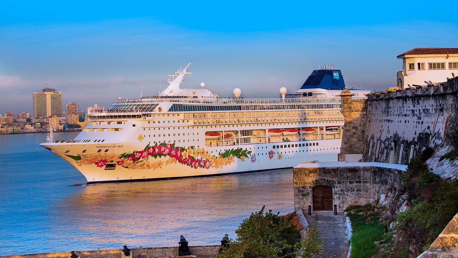 NCL erstmals in Kubas Hauptstadt Havanna CruiseStart.de