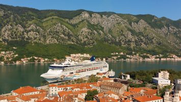 Die Norwegian Spirit vor Kotor/Montenegro im Mittelmeer. Foto: Norwegian Cruise Line