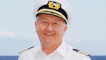 Kapitän Dr. Friedhold Hoppert ist der erste Kapitän der nur für die Kruezfahrtgäste da ist. Foto: AIDA Cruises