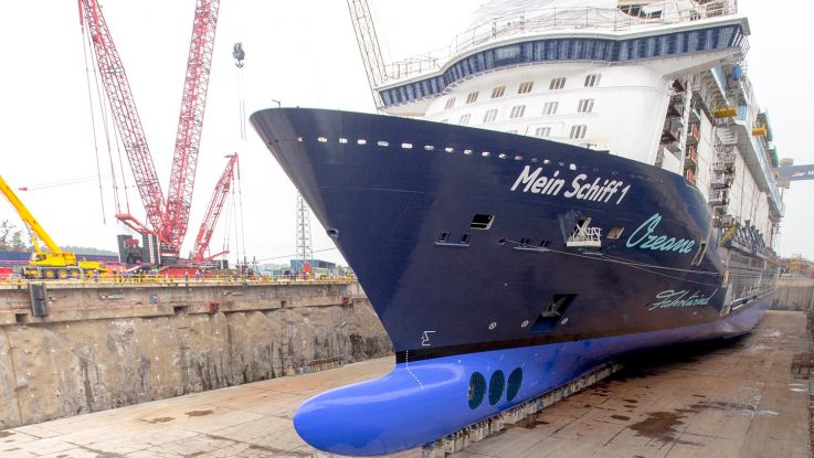 Das Baudock der neuen Mein Schiff 1 wurde erstmals mit Wasser gefüllt. Foto: TUI Cruises
