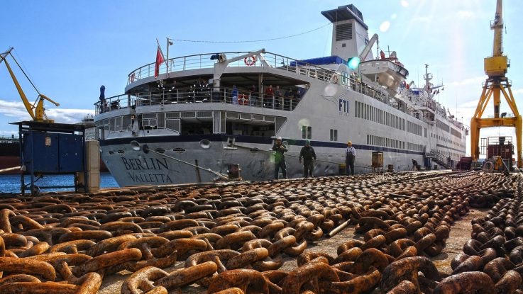 Die MS Berlin hat die Werft wieder verlassen und befindet sich auf dem Weg nach Kuba. Foto: FTI Cruises