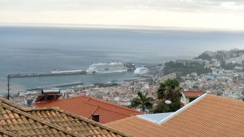 Die AIDAprima und die Marella Dream im Hafen von Funchal auf Madeira. Foto: André Lenthe