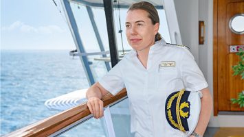 AIDA Cruises ernennt ersten weiblichen Kreuzfahrtkapitän Deutschlands. Nicole Langosch (34) übernimmt das Kommando auf AIDAsol. Foto: AIDA Cruises