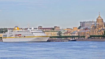 MS Hamburg in St.Petersburg. Foto: Plantours Kreuzfahrten