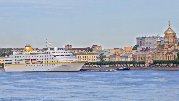 MS Hamburg in St.Petersburg. Foto: Plantours Kreuzfahrten
